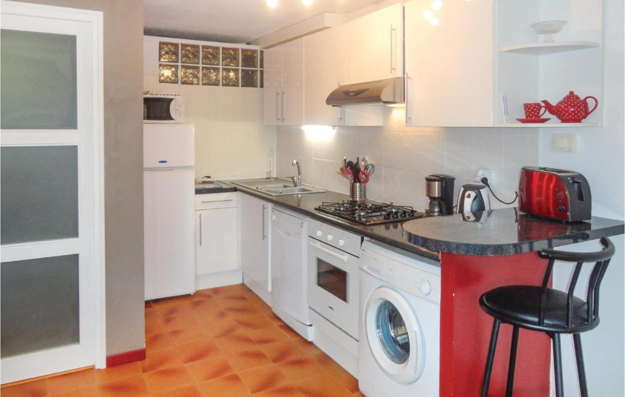 Stunning Apartment In Pignan With Kitchen Екстериор снимка
